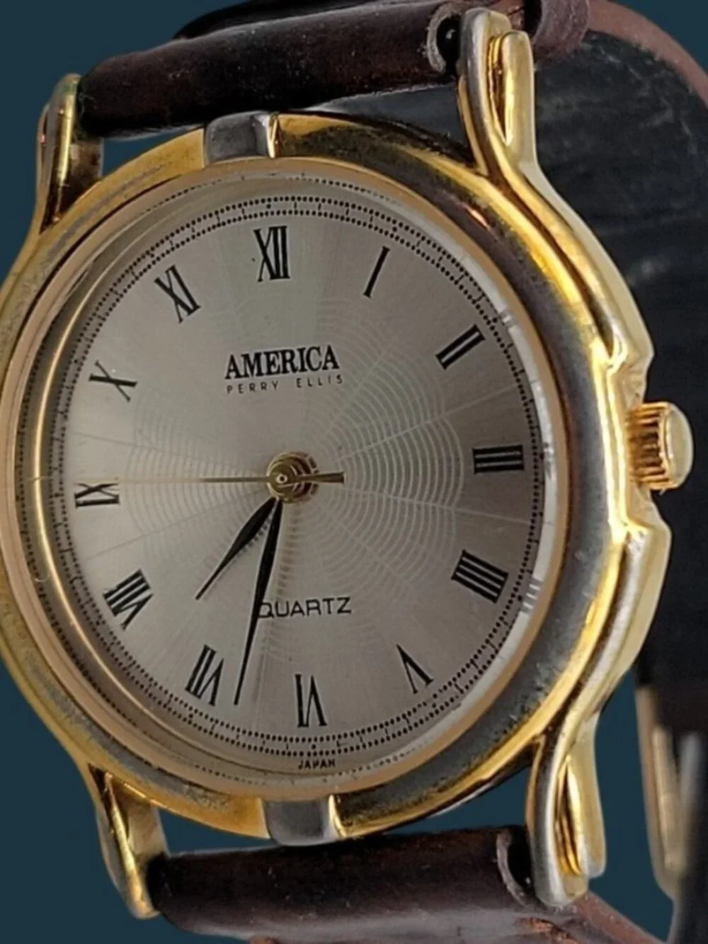 Vintage America Perry Ellis Quartz Watch 32mm Gold Case Brown Leather 7.5